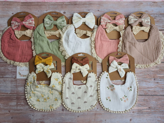 Bow and bib set